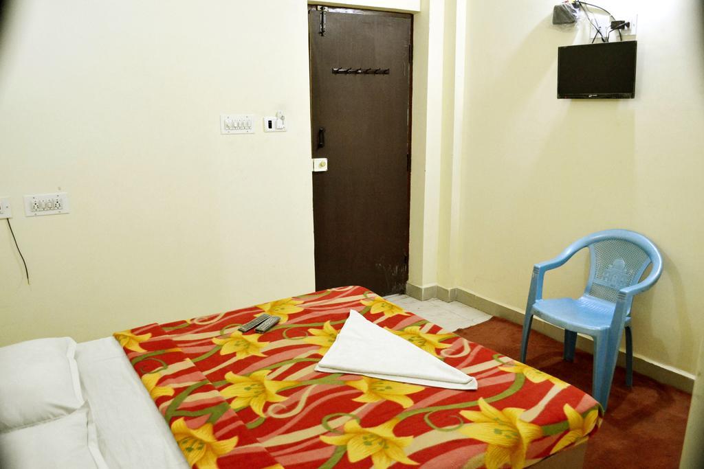 Galaxy Comforts Hotel Mysore Exterior photo