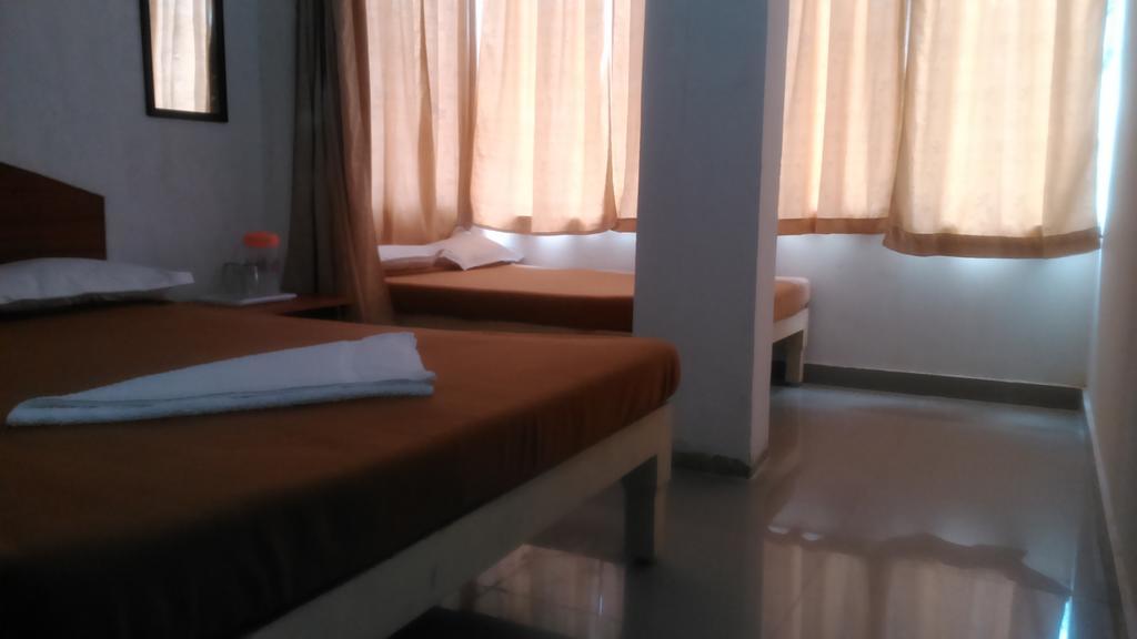 Galaxy Comforts Hotel Mysore Room photo
